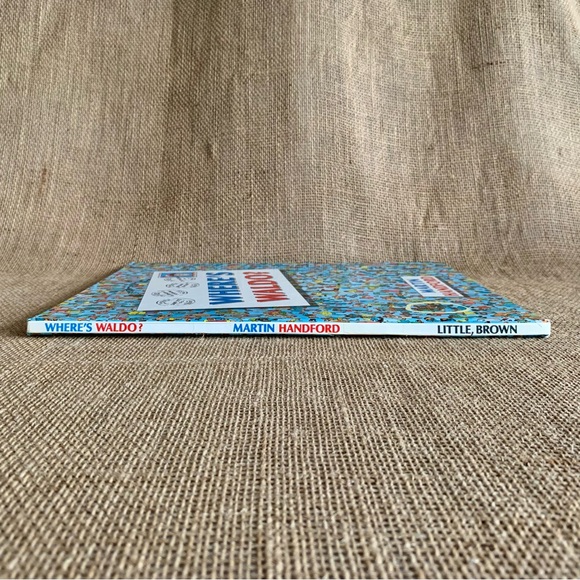 WHERE’S WALDO Oversized Hardback Search and Find Fun Book - Picture 9 of 11